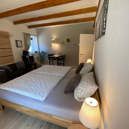 Grosses Doppelzimmer Mit Eigenem Bad Und Kuehlschrank, Frisch Saniert Friedrichskoog Esterno foto