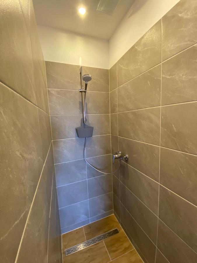 Grosses Doppelzimmer Mit Eigenem Bad Und Kuehlschrank, Frisch Saniert Friedrichskoog Esterno foto