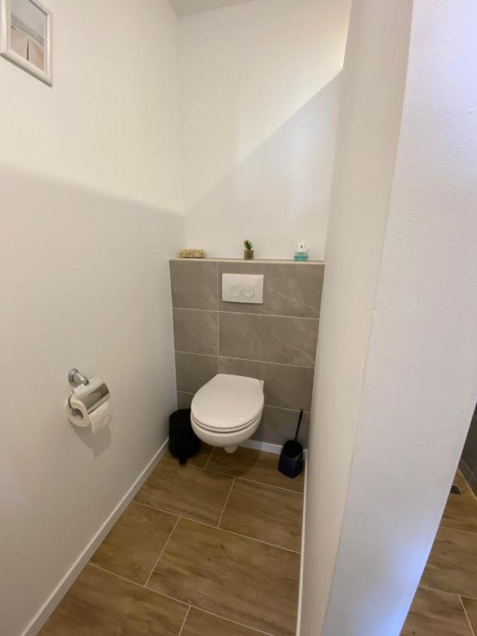 Grosses Doppelzimmer Mit Eigenem Bad Und Kuehlschrank, Frisch Saniert Friedrichskoog Esterno foto