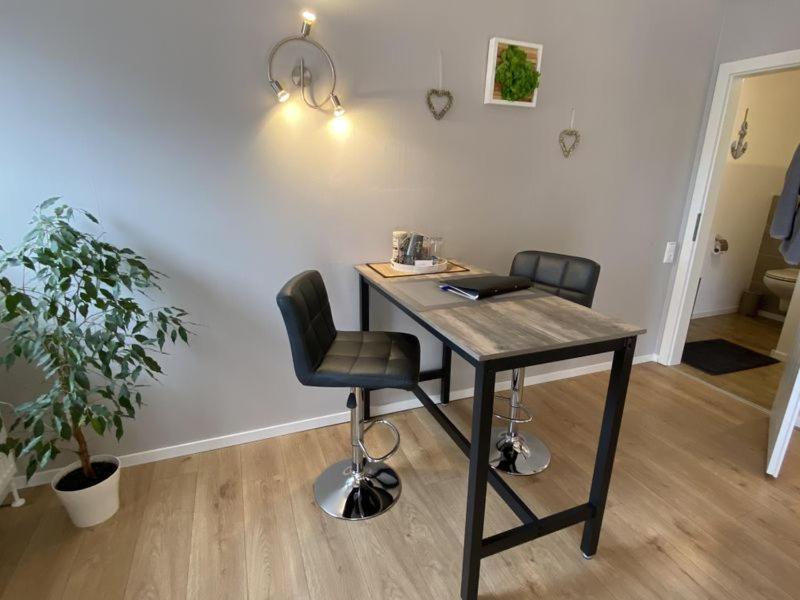 Grosses Doppelzimmer Mit Eigenem Bad Und Kuehlschrank, Frisch Saniert Friedrichskoog Esterno foto